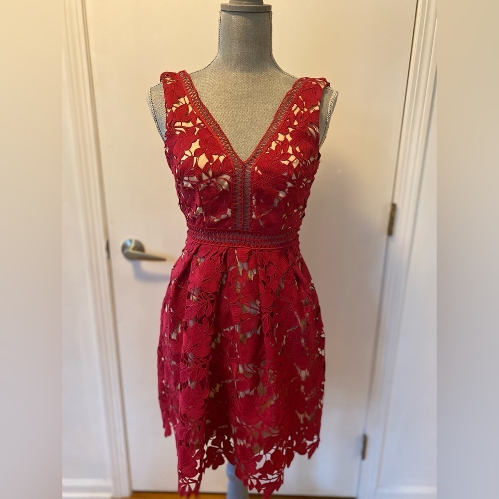 NWOT Romeo + Juliet Couture Lace Red Dress, Size S - Picture 3 of 8